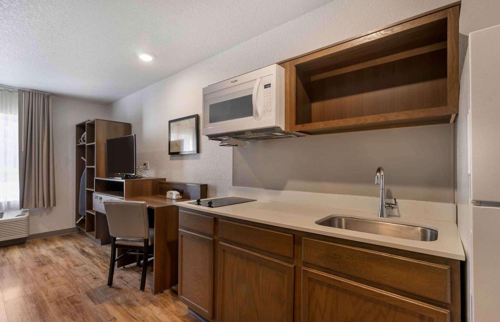 Extended Stay America Select Suites - Tampa - Brandon - East Heartland Ngoại thất bức ảnh